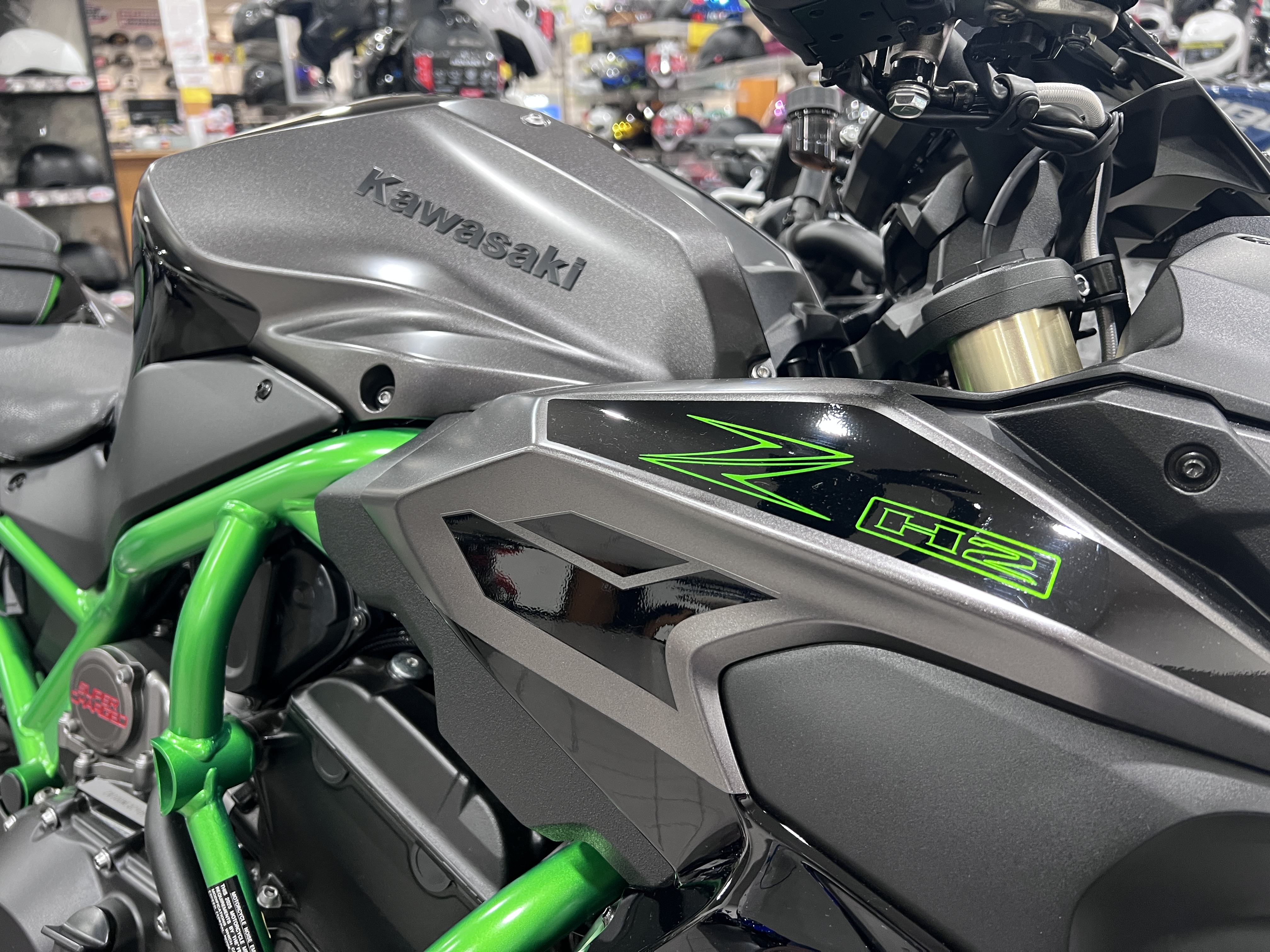 2025-Kawasaki-Z-H2-SE-ABS-Metallic-Matte-Graphenesteel-Gray/Ebony